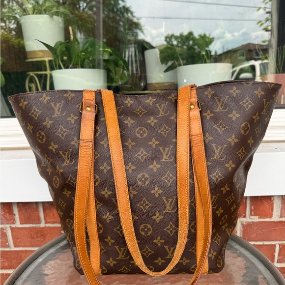 Louis Vuitton Sac Shopping Tote - Picture 1 of 16